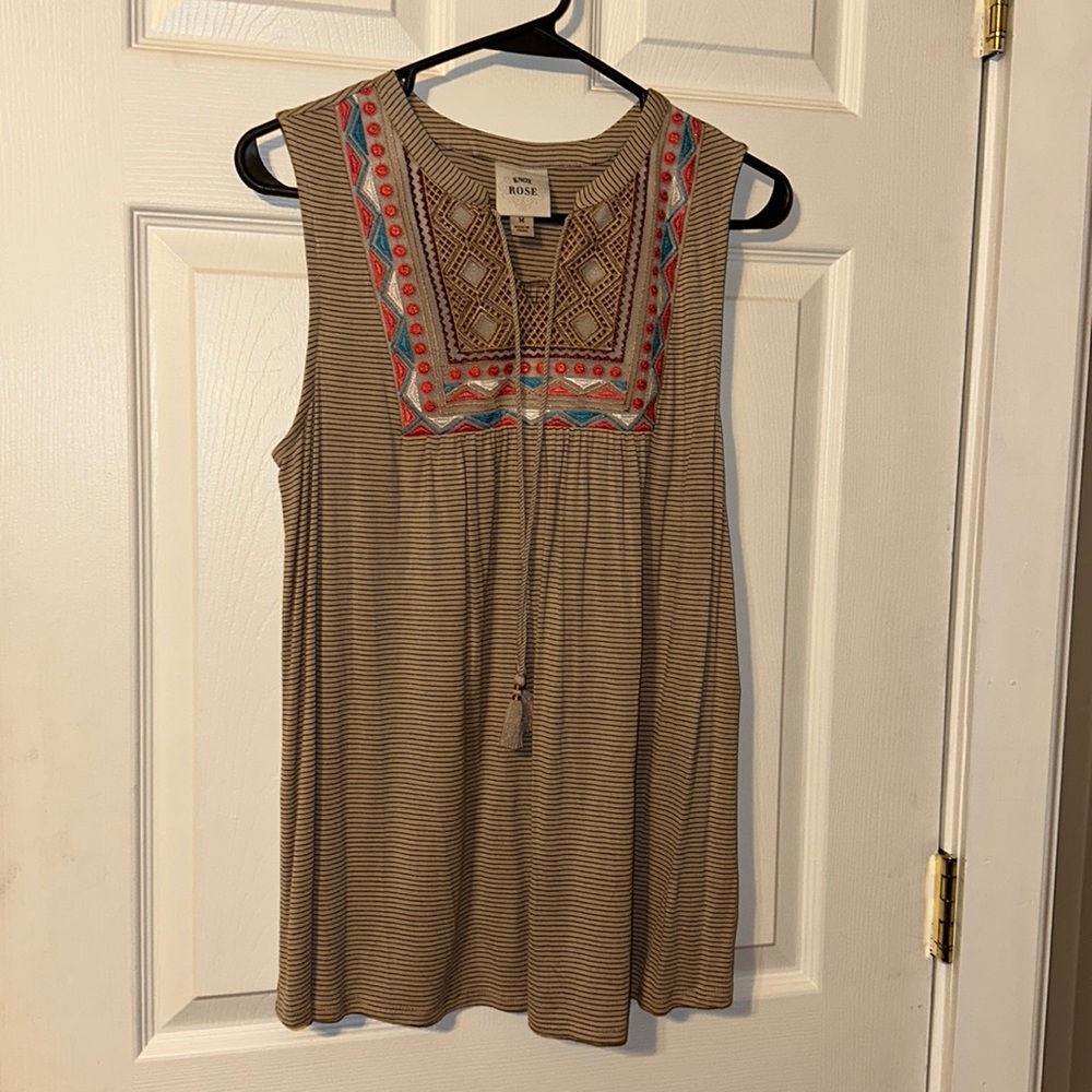 Knox Rose, Sleeveless Top, Oatmeal & Blue, Size Medium, New with Tag.